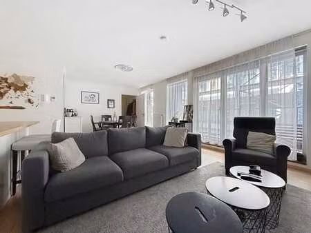 galerie du commerce : appartement meublé 2 chambres + terra