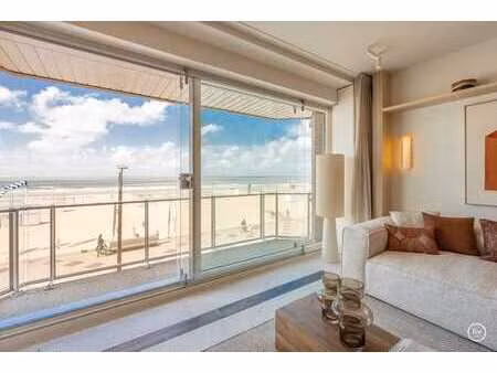 appartement luxueusement rénové avec vue frontale sur la me