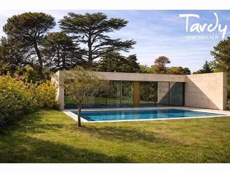 villa de luxe à vendre dans le quartier plateau de puyricard-la trévaresse