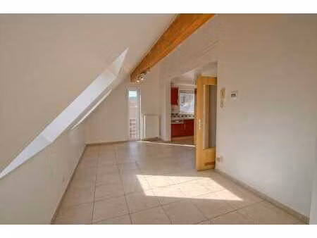 duplex cocoon et baigné de lumière idéalement situé à jambes