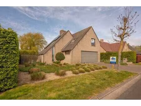 ruime villa met vier slaapkamers en zonnige tuin  rustig ...