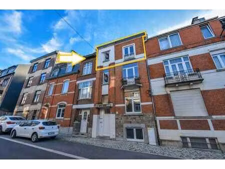 app. +2 - entierement renove - 1 chambre - terrasse - peb: f