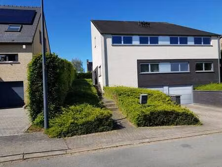 superbe maison moderne avec jardin