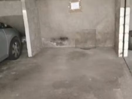 place de parking sécurisée