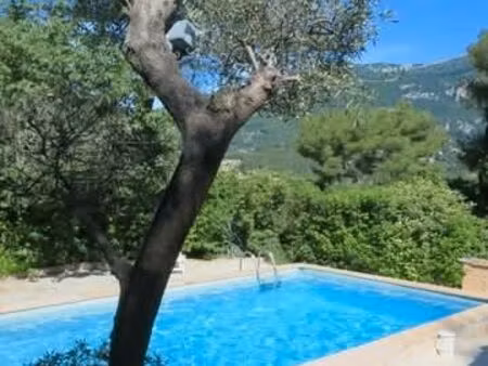 superbe villa avec piscine dans cadre verdoyant