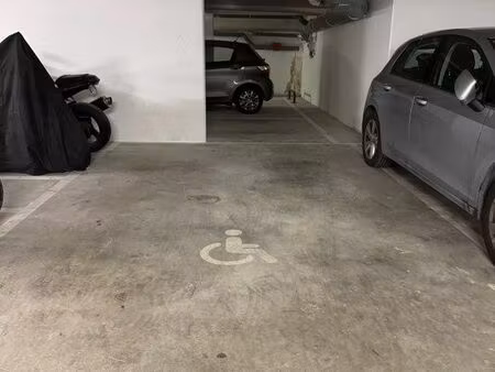 à louer place de parking souterrain