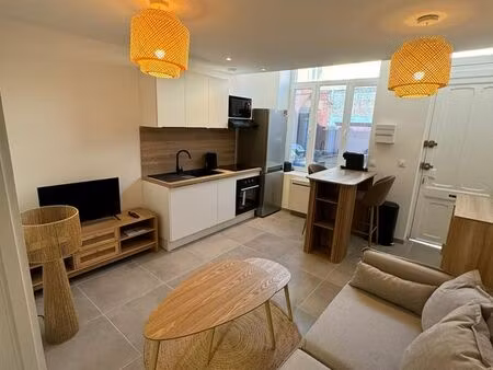 studio fraichement rénové avec extérieur