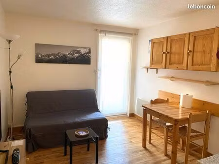 studio meublé à l'année 17m2