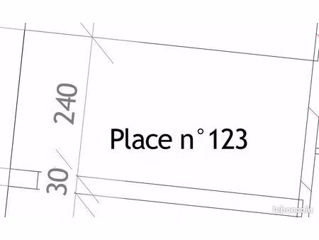 place de parking sous-sol  sécurisée par portail et vidéosurveillance