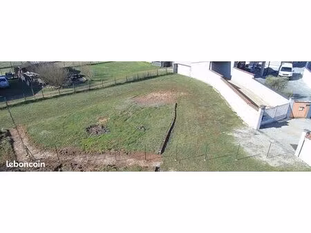 terrain à construire plat et clôt