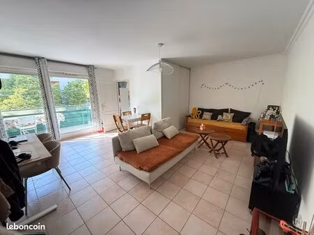 joli t2 meublé 2ème étage centre-ville  terrasse et box à aix-en-provence