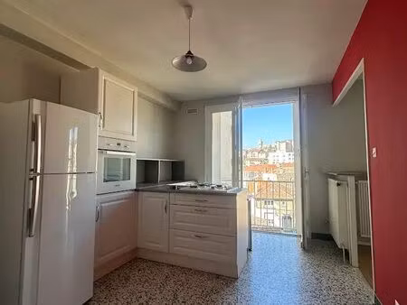 appartement refait a neuf avec ascenceur