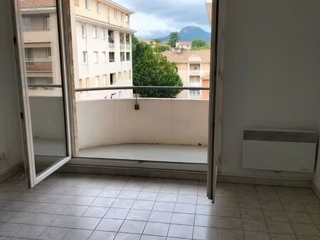 grand 2 pièces lumineux + terrasse + parking