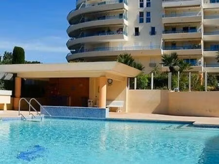 location étudiant fréjus plage