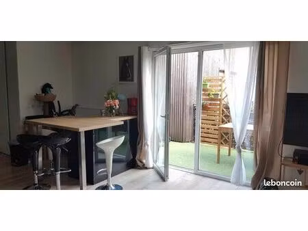 grand t1 meublé avec terrasse