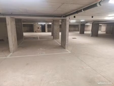 ◊ large place de parking sécurisée (pmr) - sartrouville