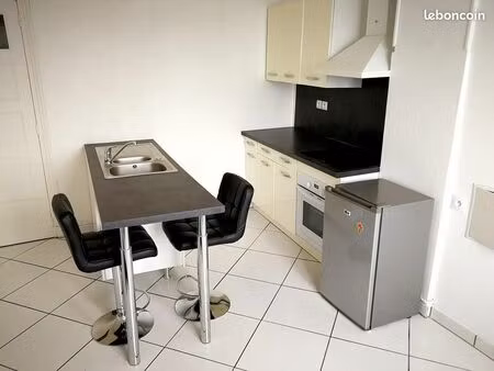 f3 lumineux idéal étudiant ou couple étudiant(e.s) 50m2  étage 1