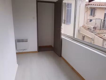 appartement t 3 à 2 minutes à peids de la gare sncf et routère.