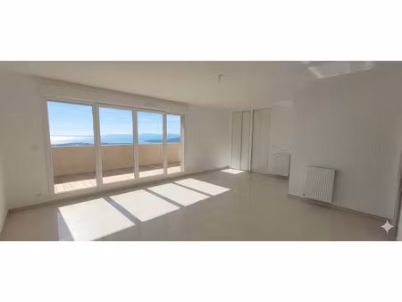 appartement t4 en dernier étage avec grande terrasse - tourn