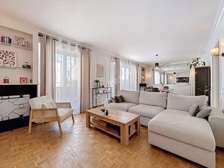 t3 rénové entre les halles et rabelais - ascenseur - balcons