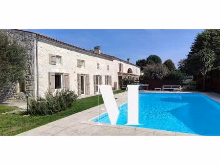 maison avec piscine et jardin saintes (17)