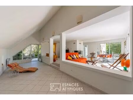 la maison contemporaine en plein centre-ville