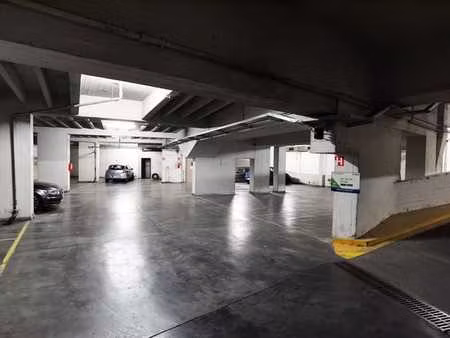 place de parking sécurisée à louer saint-gilles
