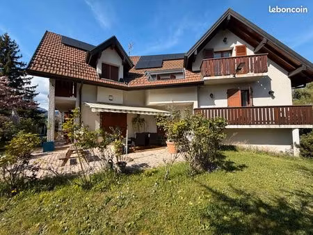 maison de 180 m² + annexes sur un terrain de 944m² aux portes de genève