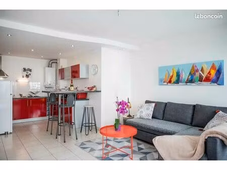 appartement t2 meublé + terrasse-balcon