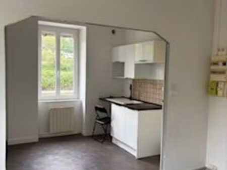 f2 lumineux petite résidence