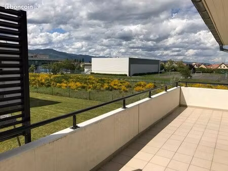 t2 très belles prestations avec grande terrasse 16 m2 + garage+parking+cave privés