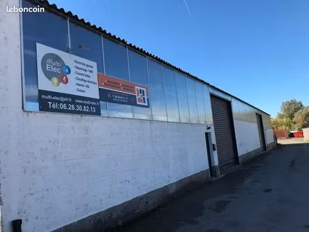 loue une box dans un hangar