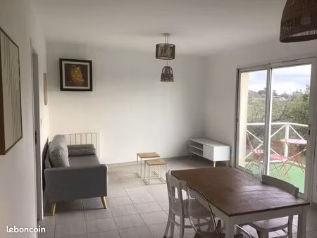 appartement t3 meublé avec balcon 53m2 pugnac centre