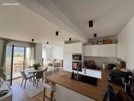 appartement 54 m2  terrasse  parking privé