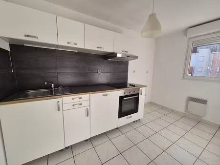 trois pièces dans une résidence