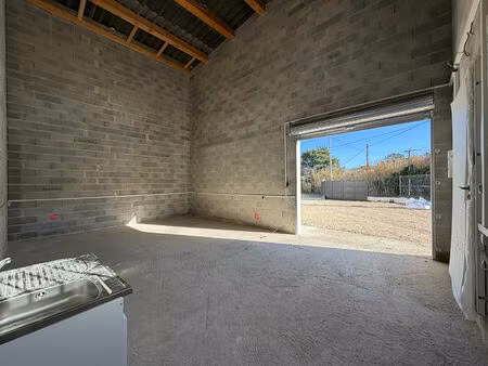 entrepôt neuf de 85m2 avec stationnement