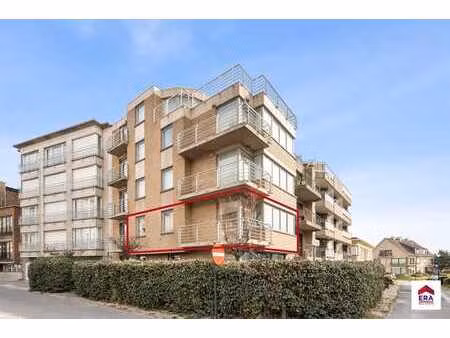 appartement récent avec terrasse et vue lateral sur mer!