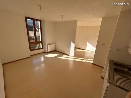 grand f2 de 51 m2 - petite co-propriété calme- faibles charges