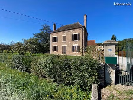 maison de maitre- 3 7 ha + dépendances 750 m² + étang