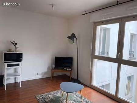 studio meublé - entièrement équipé - disponible du 05/05 au 20/07