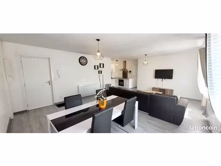 t2 56m2  meublé  spacieux et lumineux avec box de stockage