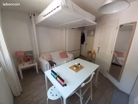 location studio meublé avec électricité  eau et internet compris dans le loyer et proche c