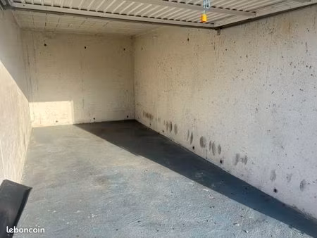 parking/box 13 m² aix-les-bains