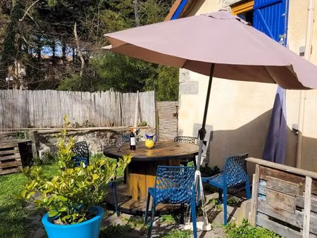 rare : petite maison meublée dans un parc arboré. ancien four à pain