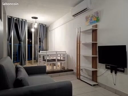 joli t1 bis-t2 dans résidence sécurisée à ste clotilde avec piscine