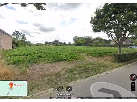 terrain constructible 2200m² à ath