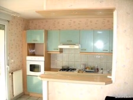 t2 meublé avec terrasse cave et parking