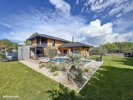 villa contemporaine avec piscine