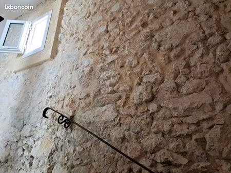 jolie maison de ville située à proximité des écoles et des commerces - idéal pour une loca