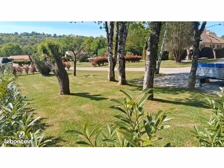 terrain constructible viabilisé avec maisonnette